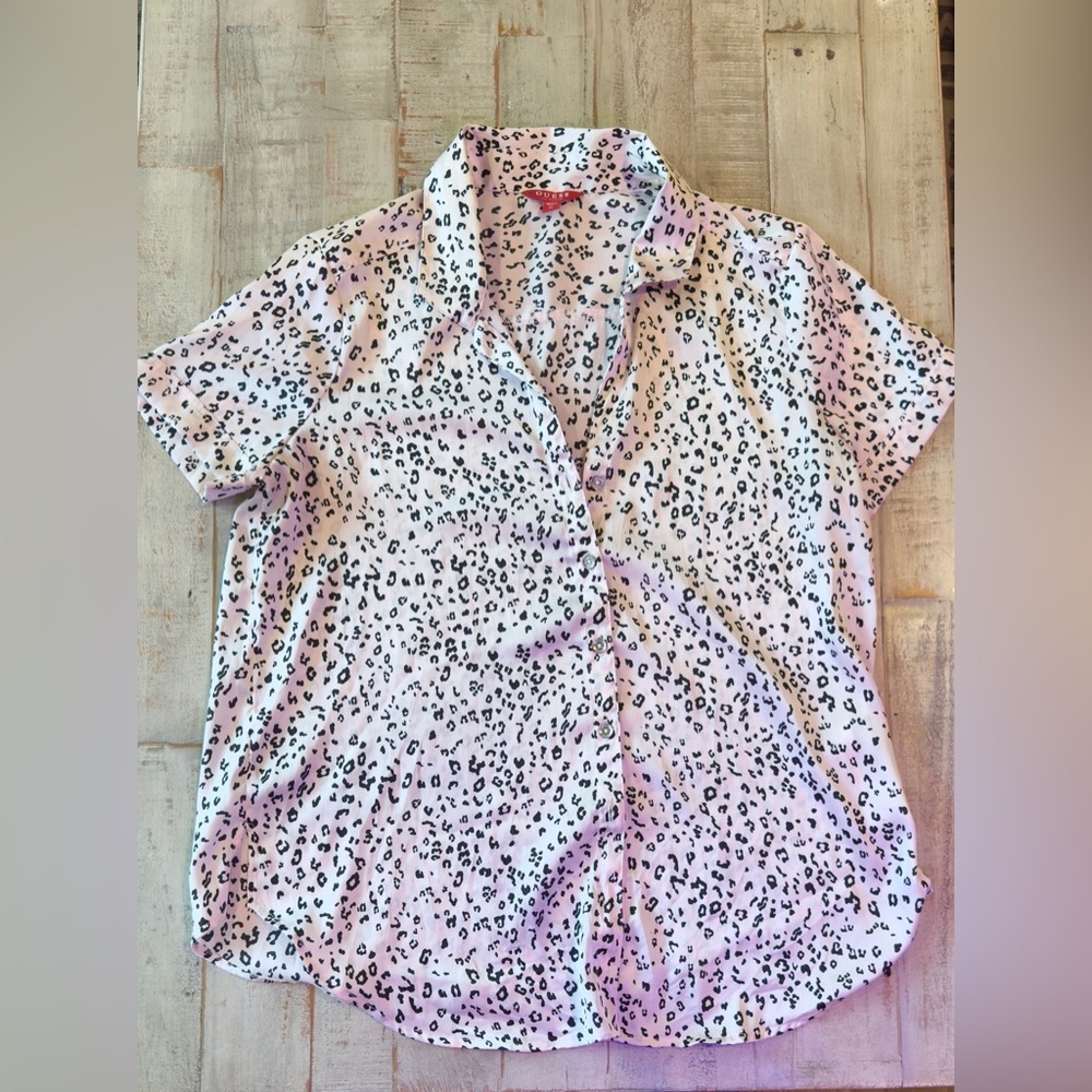 GUESS Light Soft Pink Leopard Print Short Sleeve Button Front Blouse Size M